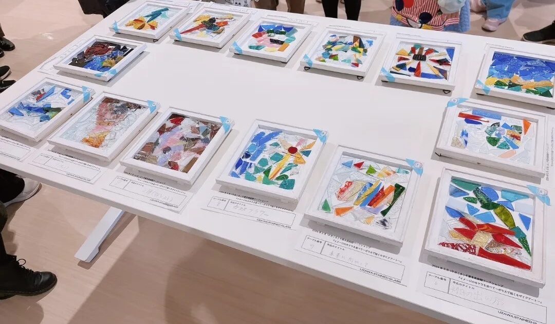 イメージのカケラを並べて～ガラスで描くモザイクアート～」（2/10）を